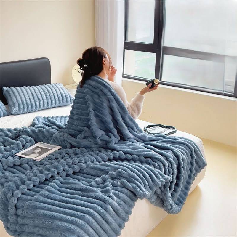 CLOUDHARE Plüschdecke aus Kaninchen-Milchvelours – Passendes Set aus Decke und 2 Kissenbezügen