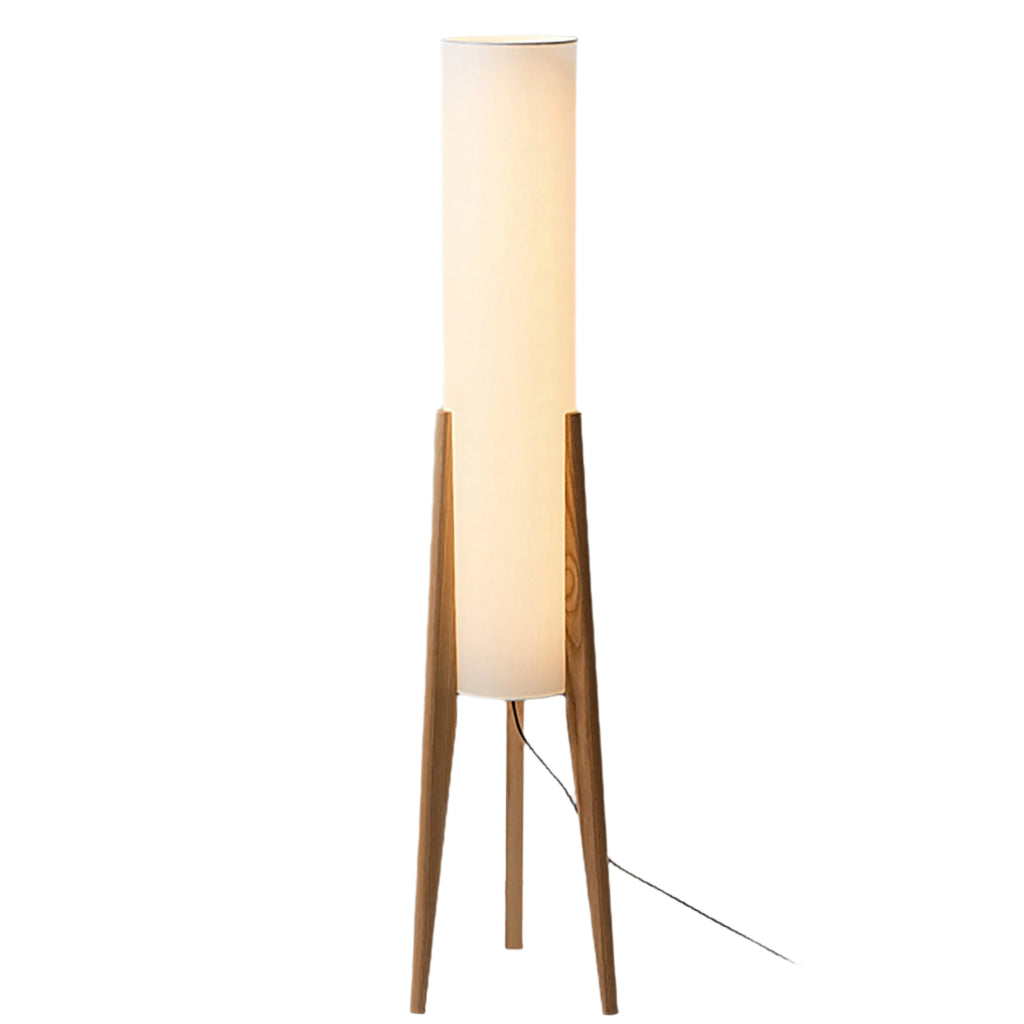 Liora Walnuss-Stehlampe mit weichem Schirm und Messingdetails für Wohnzimmer und Schlafzimmer