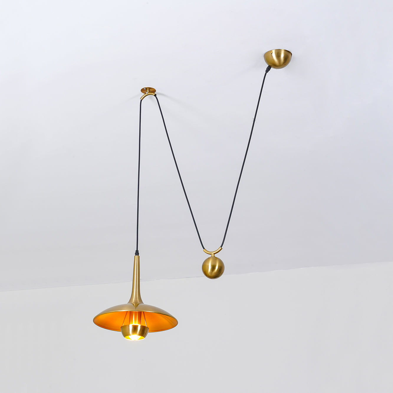 Onos Adjustable Pendant Lamp With Counterweight Ball Vintage Chrome Or Gold Metal