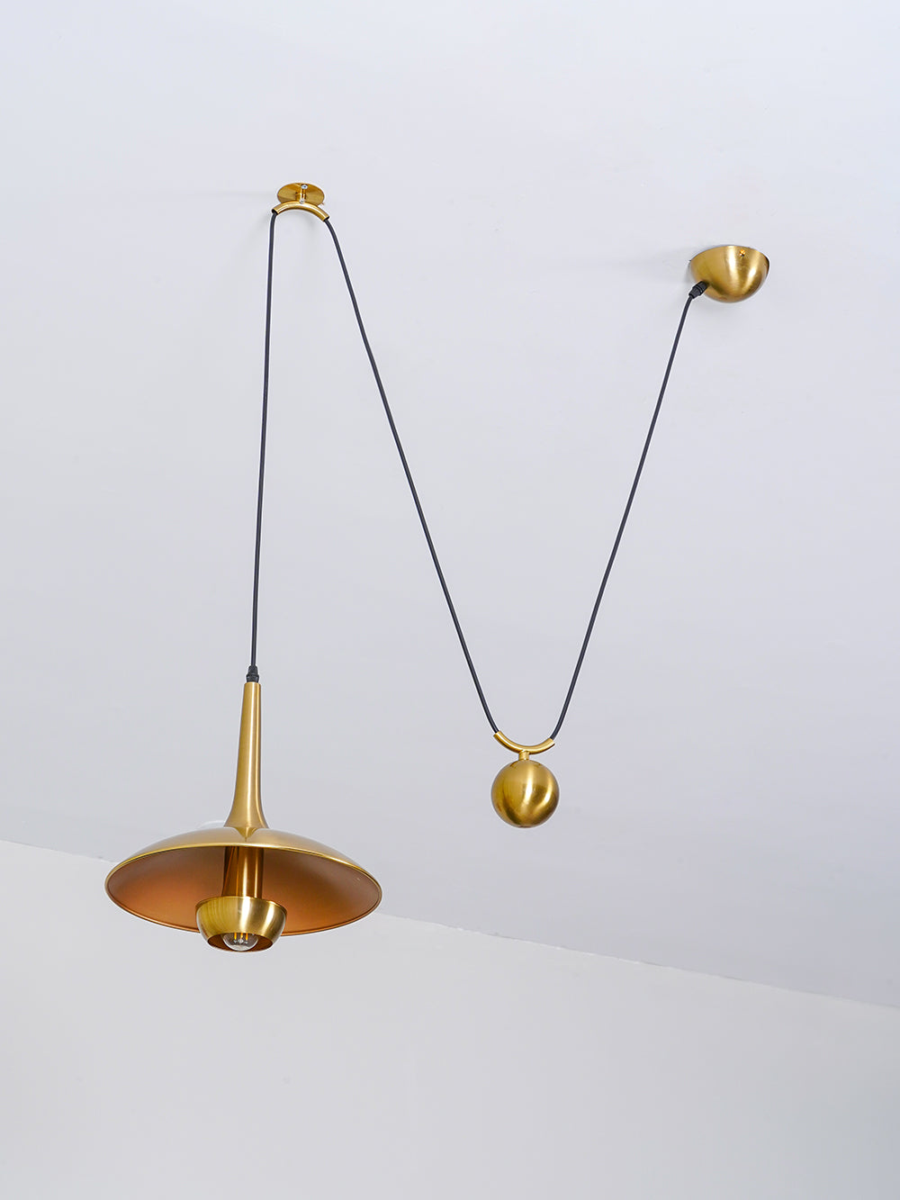 Onos Adjustable Pendant Lamp With Counterweight Ball Vintage Chrome Or Gold Metal