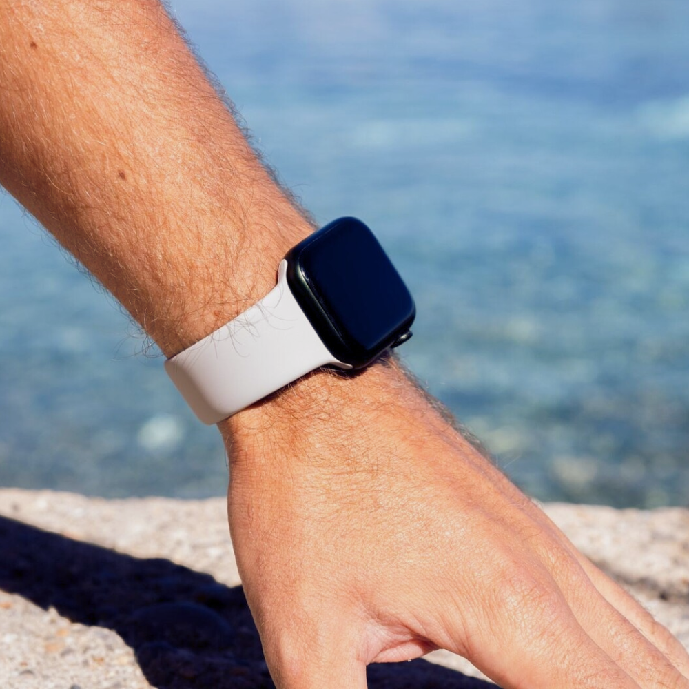 Silikonový řemínek pro Apple Watch — lehký flexibilní design, šedý
