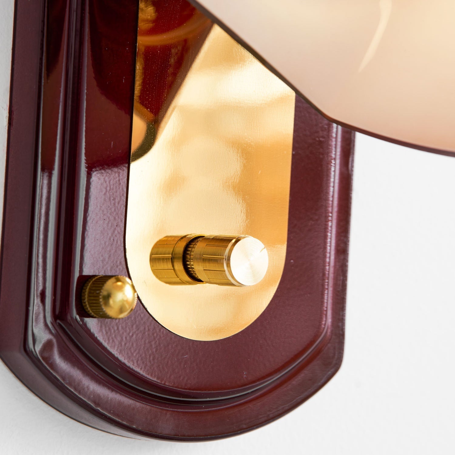 Crimson Glass Lampshade Wall Light For Living And Dining Rooms