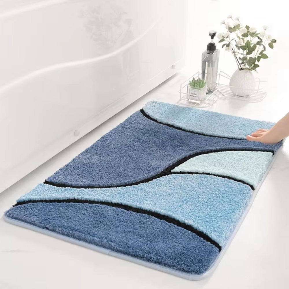 سجادة حمّام PlushWave غير قابلة للانزلاق — ألياف دقيقة كثيفة ماصّة، وبر يمتص الماء، وسطح ناعم مزخرف