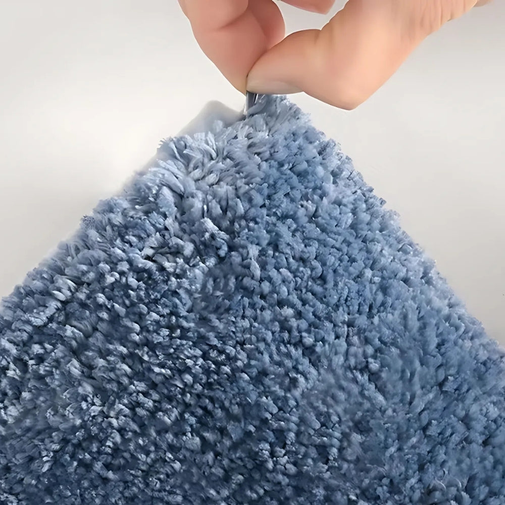 سجادة حمّام PlushWave غير قابلة للانزلاق — ألياف دقيقة كثيفة ماصّة، وبر يمتص الماء، وسطح ناعم مزخرف