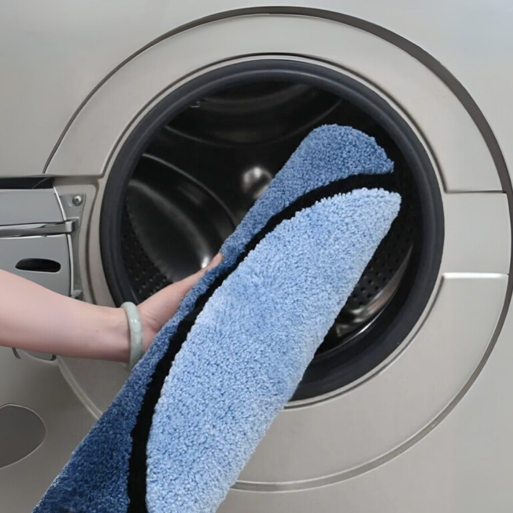 سجادة حمّام PlushWave غير قابلة للانزلاق — ألياف دقيقة كثيفة ماصّة، وبر يمتص الماء، وسطح ناعم مزخرف