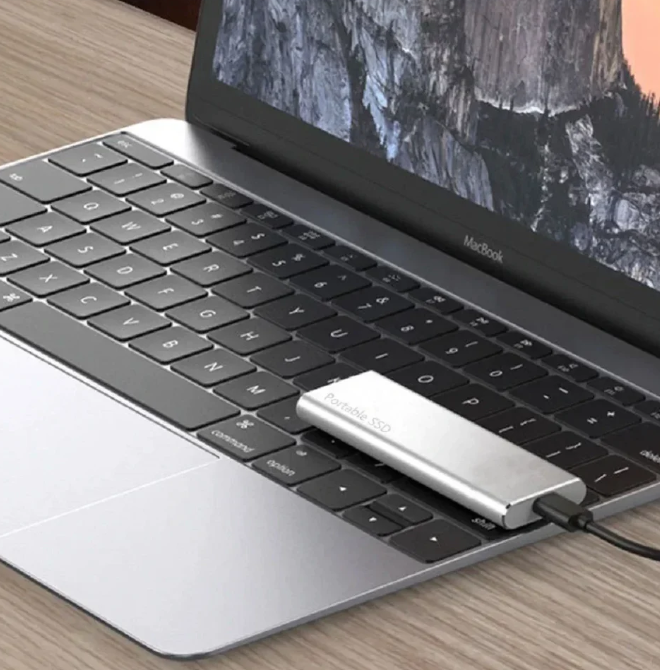 4 TB bærbar lagringsstasjon med USB-C — driverfritt, kompakt kabinett