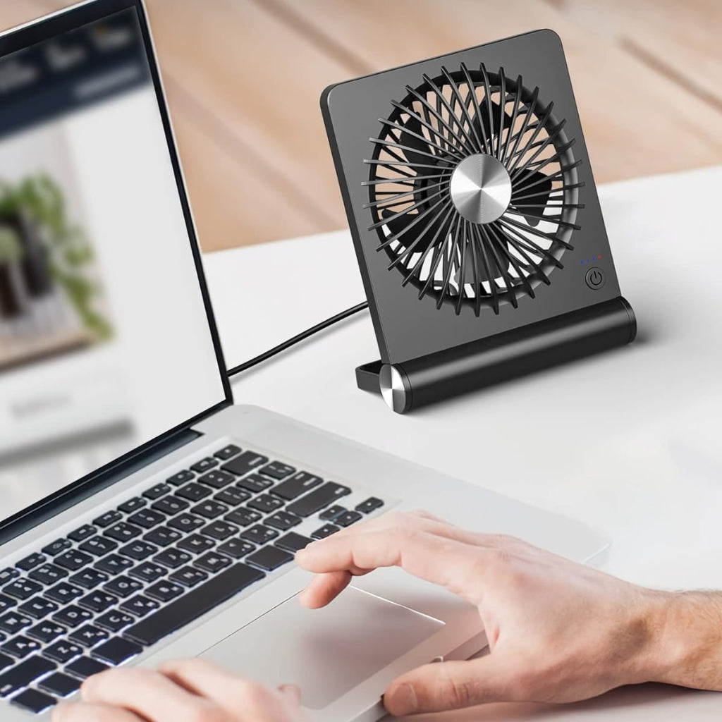 Ventilador de mesa compacto con alimentación USB — estructura plegable y diseño portátil ligero