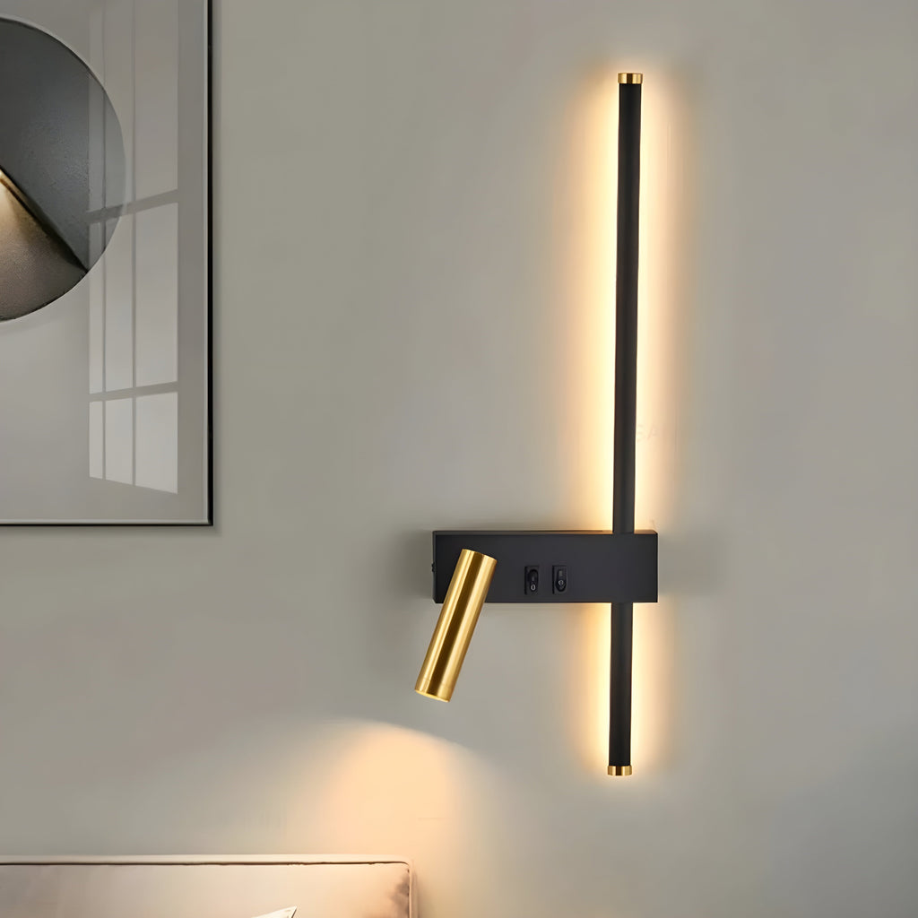 LED-væglampe i sort og guld med kontakt og lys opad eller nedad