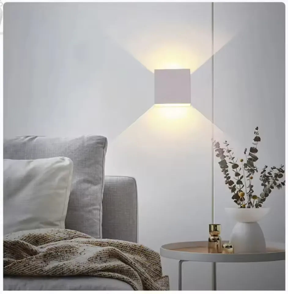 ElegantBeam Minimalist Wall Lamp For Sophisticated Illumination And Subtle Glow In Living Spaces