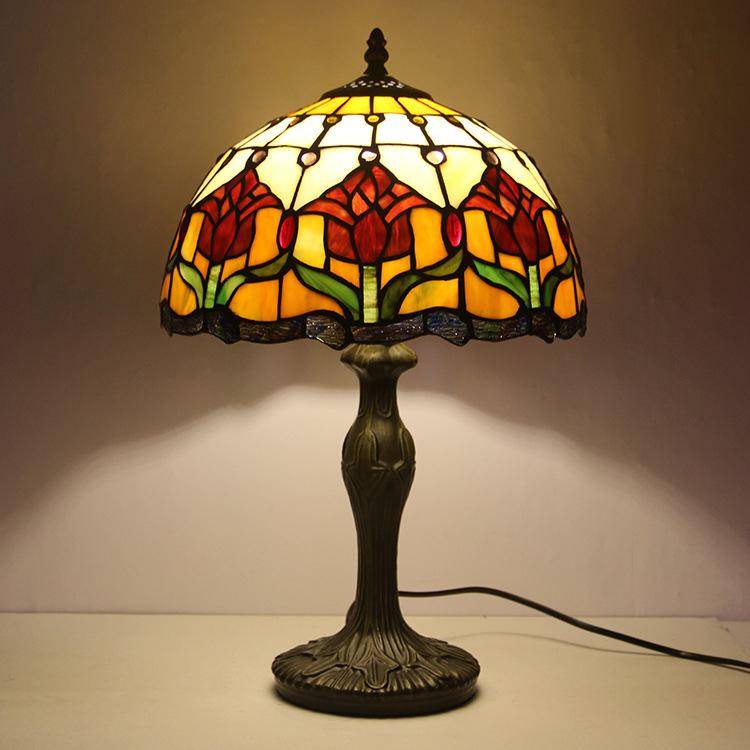 Tiffany Stained Glass Table Lamp, Classic Design, 45cm, E26, Glass And Metal, Living Room