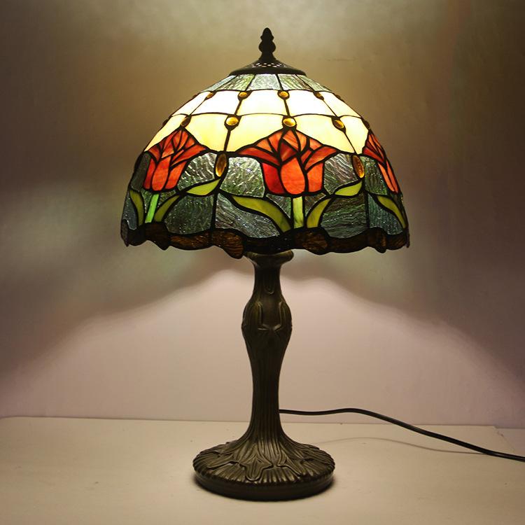 Tiffany Stained Glass Table Lamp, Classic Design, 45cm, E26, Glass And Metal, Living Room