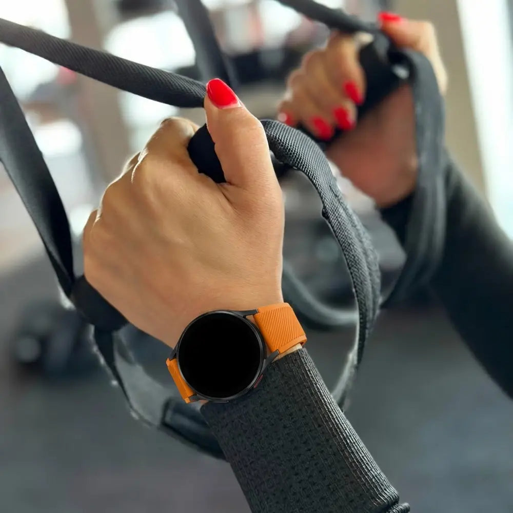 سوار سيليكون برتقالي لساعة Samsung Galaxy Watch 4 Classic مقاس 46 مم بإغلاق بإبزيم تقليدي