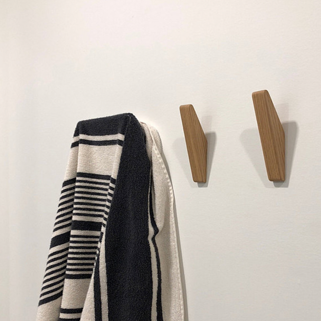Sada 2 přírodních dřevěných nástěnných háčků, minimalistický věšák na kabáty do předsíně a koupelny