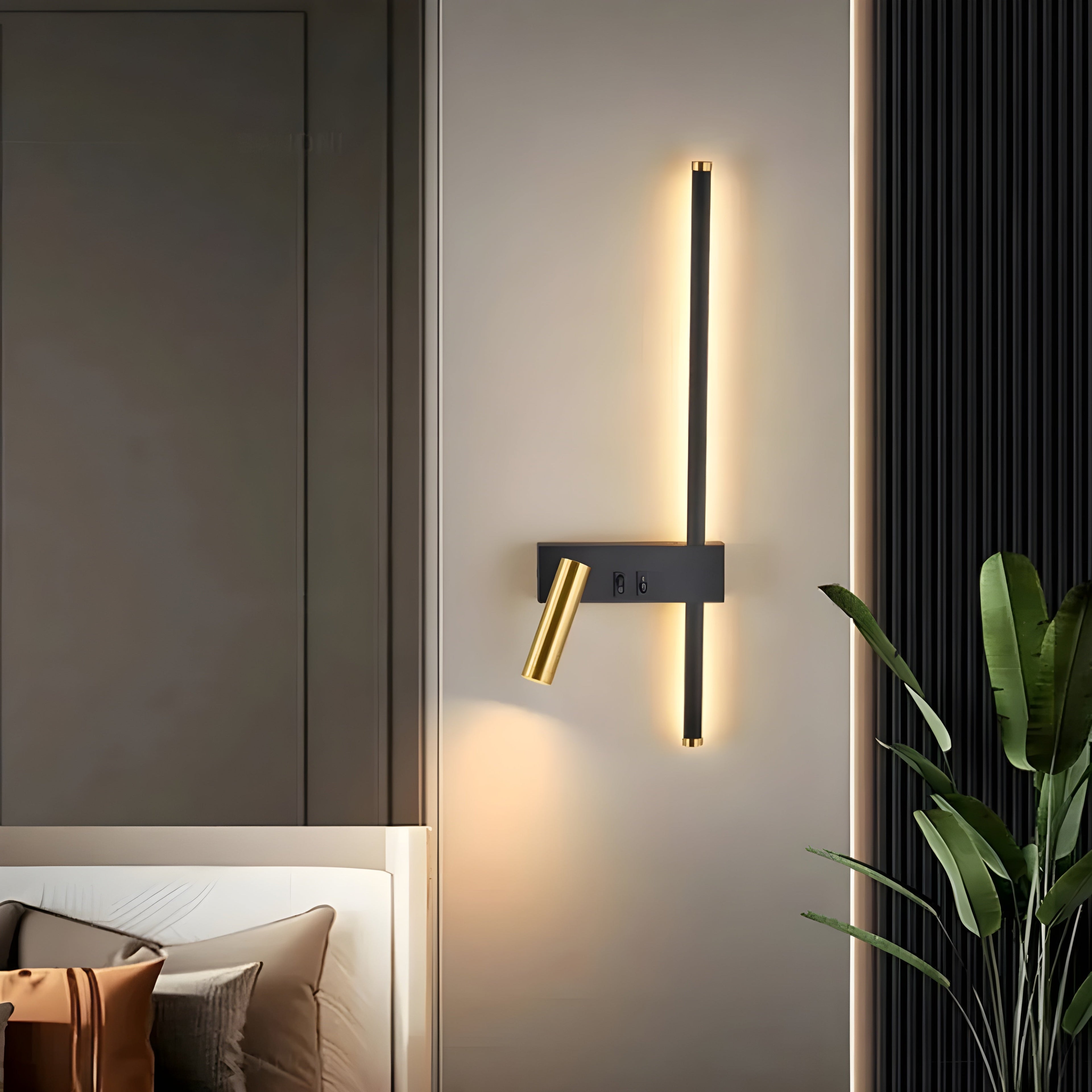 LED-væglampe i sort og guld med kontakt og lys opad eller nedad