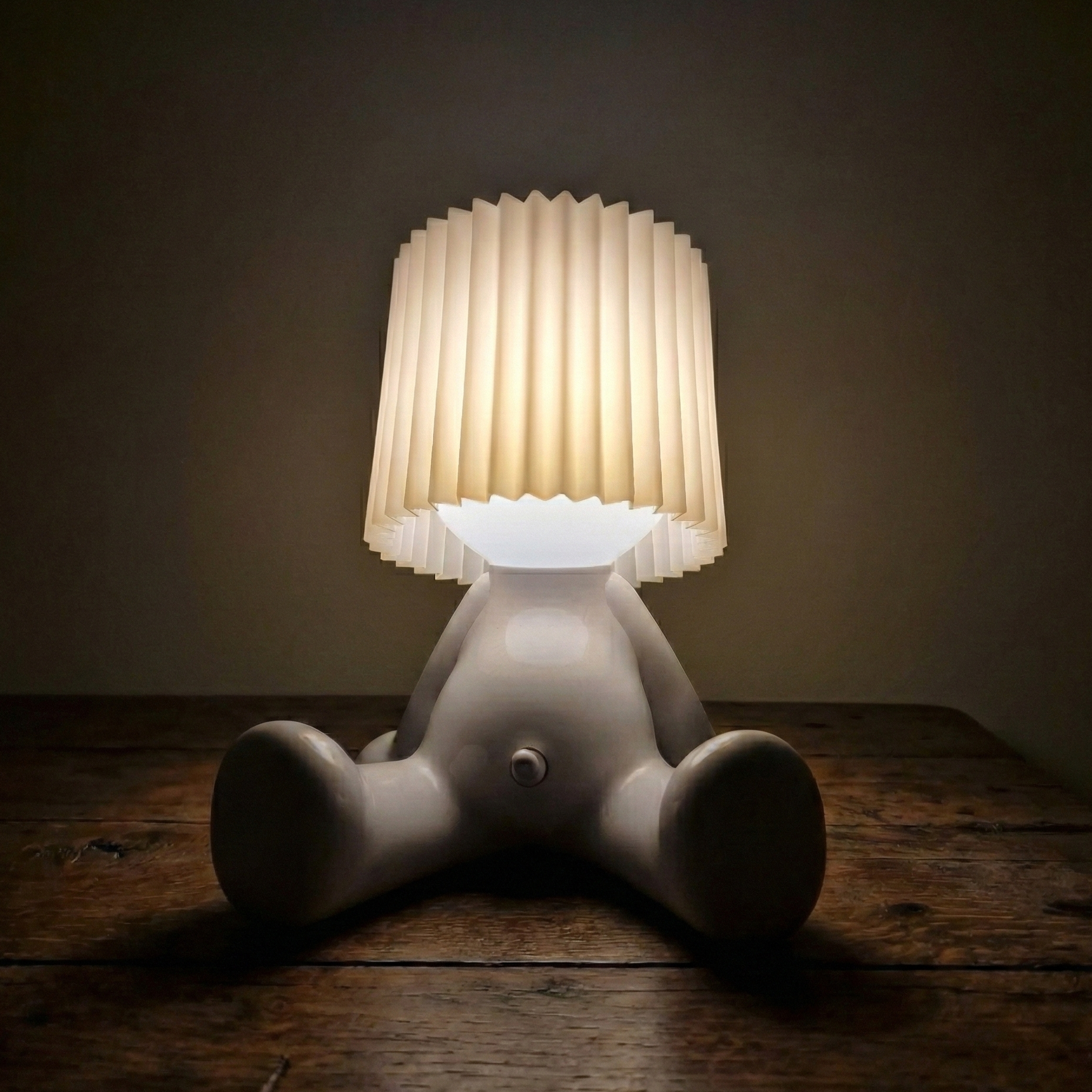 Stolní LED lampa na baterie bezdrátová v osmi barvách