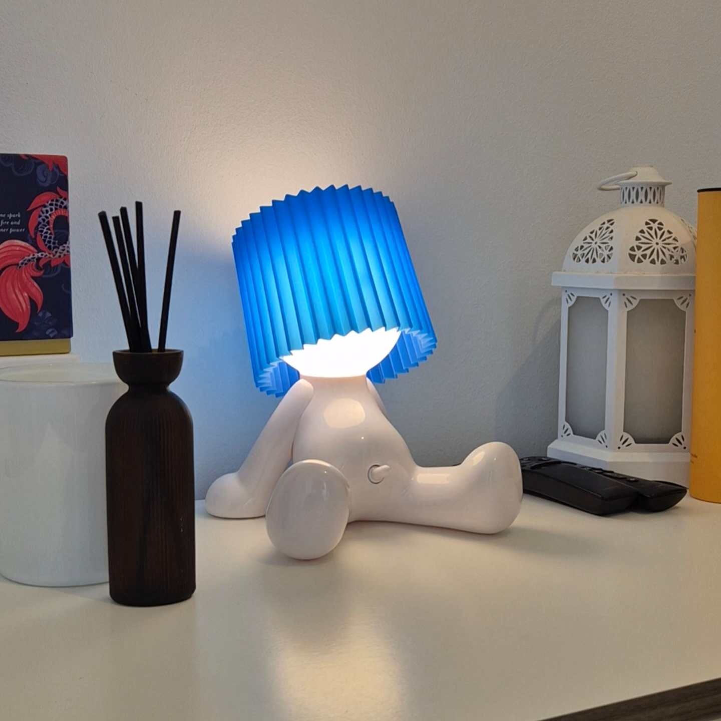 Stolní LED lampa na baterie bezdrátová v osmi barvách
