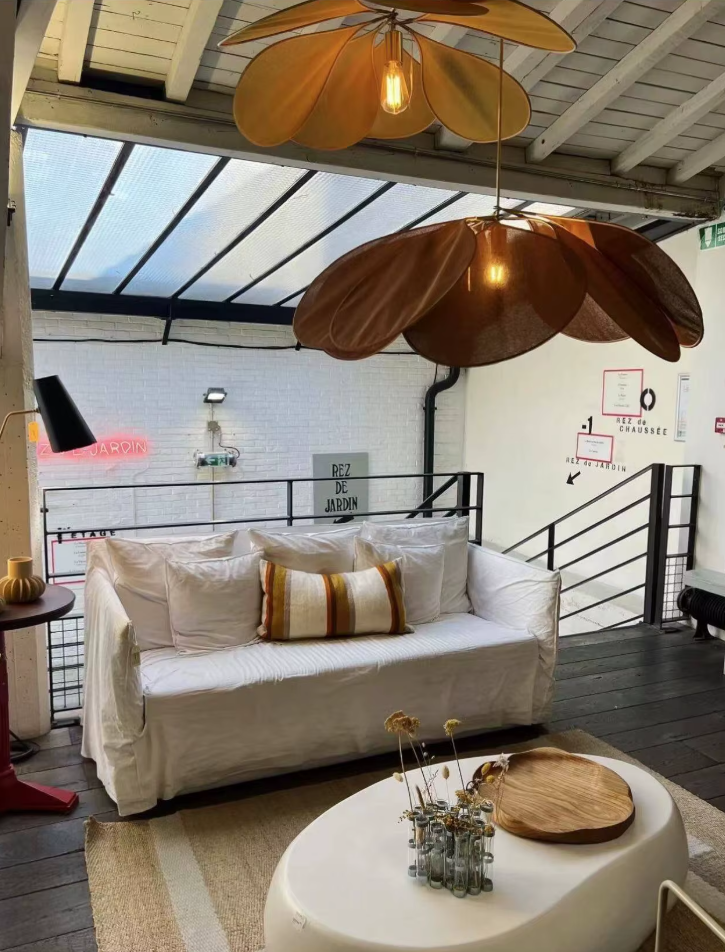 Vellora Pendant Lamp Petal With Gentle Floral Light For Living Areas Across Modern Rooms And Hallways