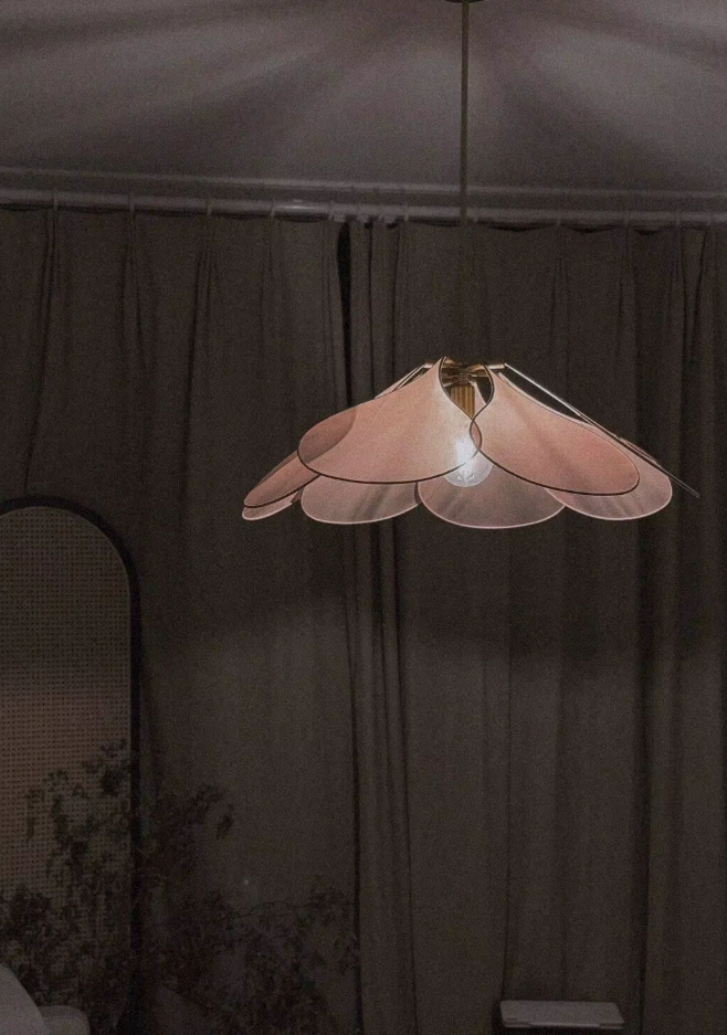 Vellora Pendant Lamp Petal With Gentle Floral Light For Living Areas Across Modern Rooms And Hallways