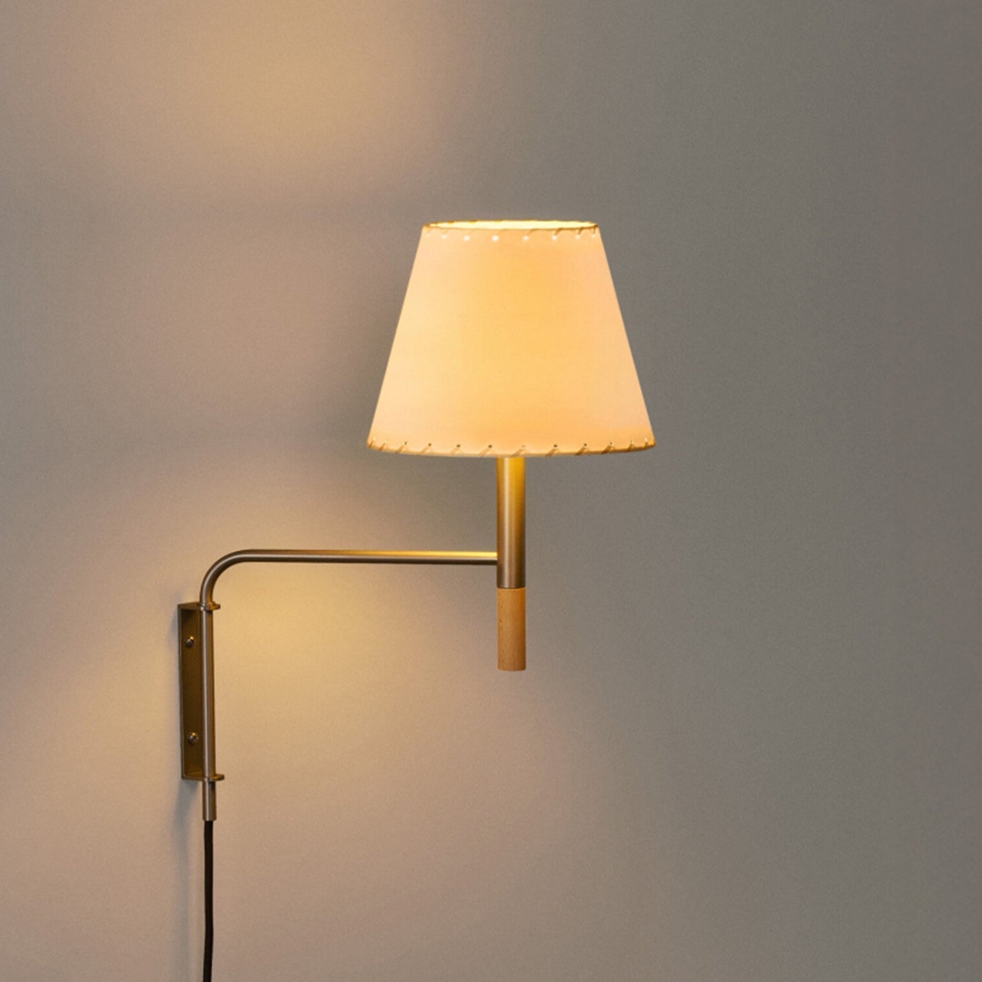 Wall Lamp Featuring Swivel Arm Modern Reading Light With Parchment Or Pleated Shade