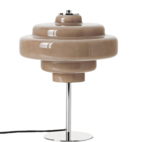Lampa ve stylu Bauhaus s barevnými skleněnými akcenty pro moderní obývací pokoje a chodby