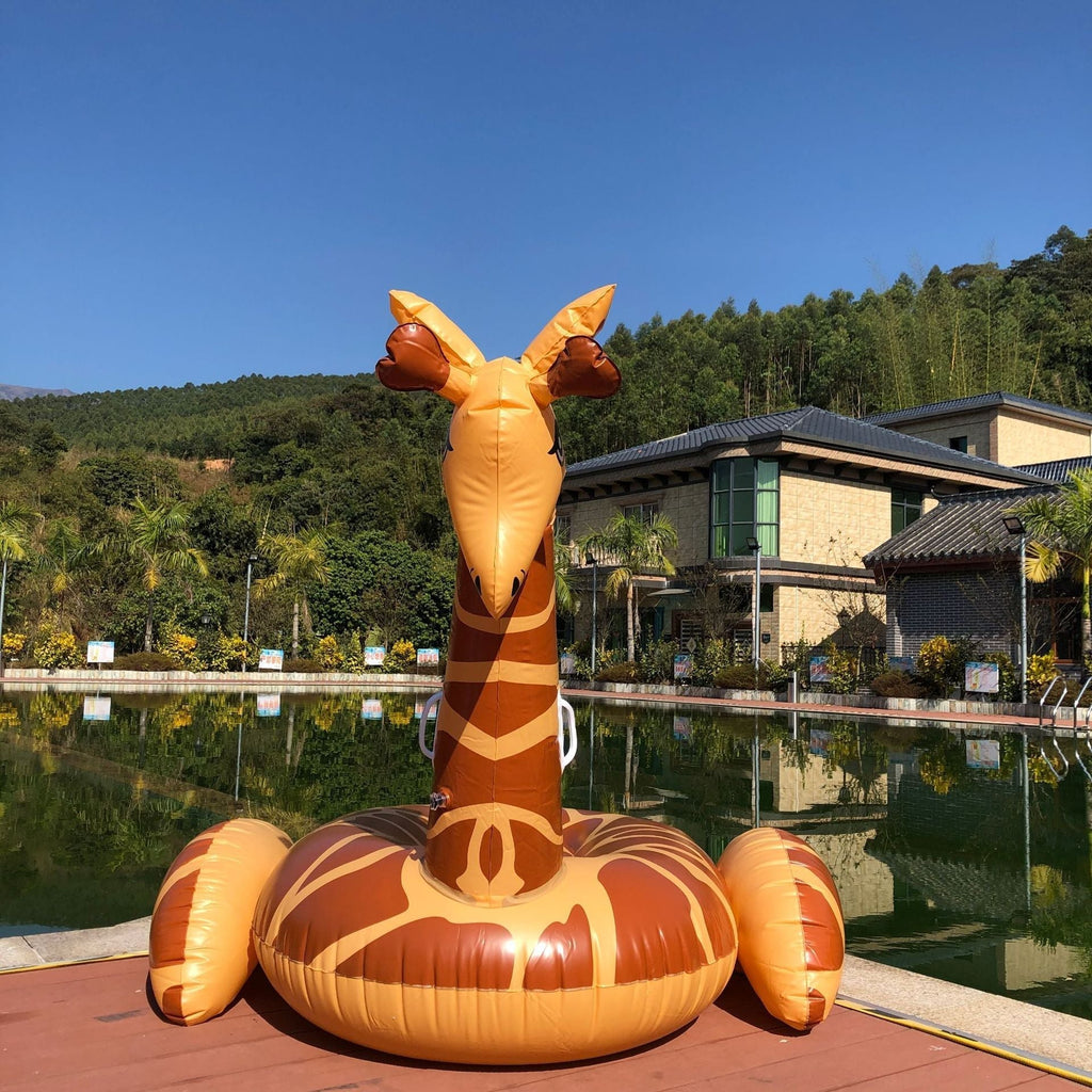 Aufblasbare Wasserliege Giraffe — Robuste PVC-Konstruktion, Markante Konturgrafik