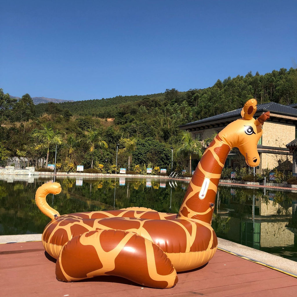 Aufblasbare Wasserliege Giraffe — Robuste PVC-Konstruktion, Markante Konturgrafik