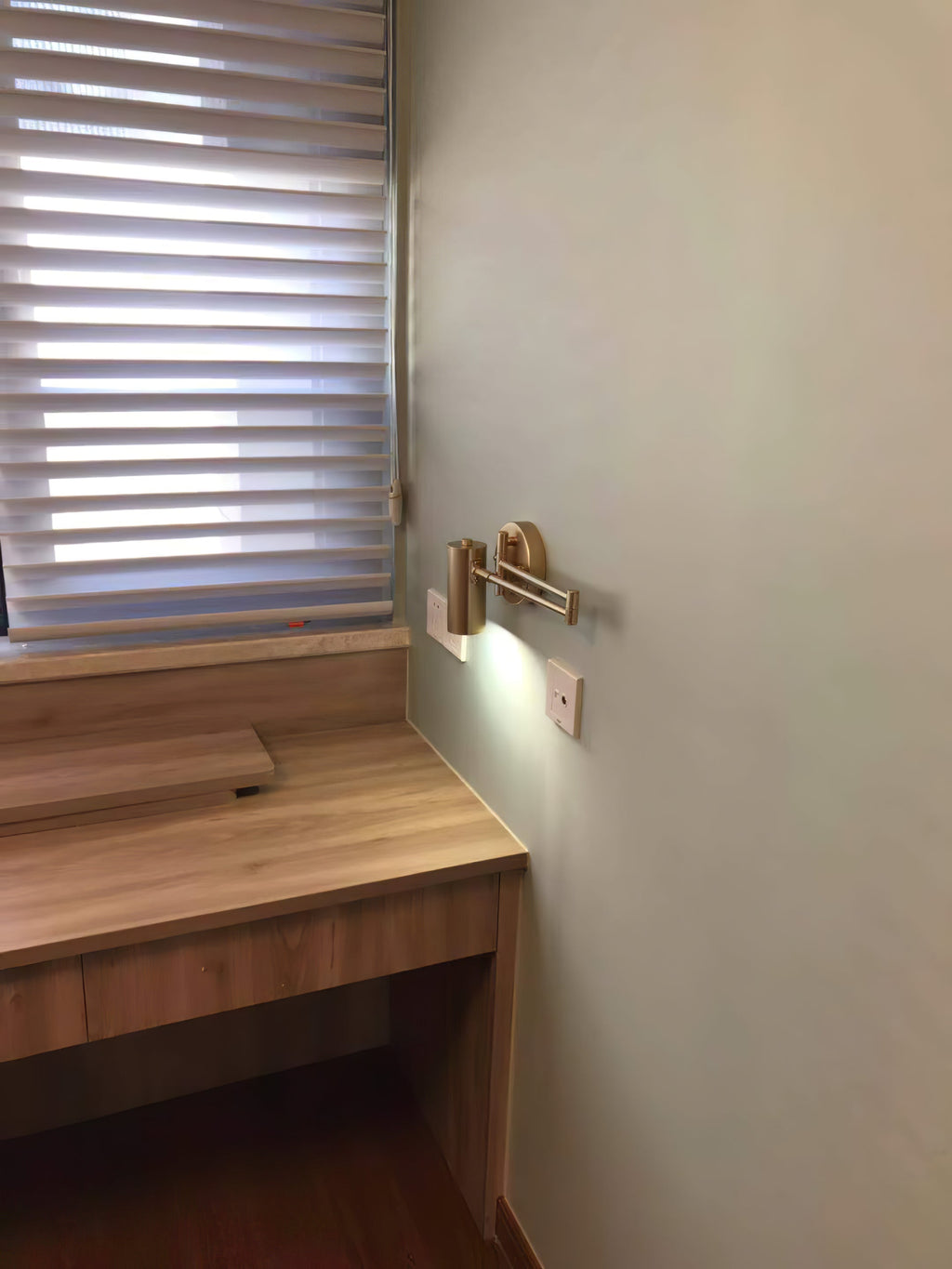 Versatile Wall Light With Adjustable Arm And Cylindrical Spotlight In Brass Or Black Metal