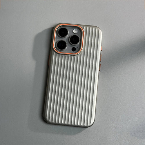 适用于 iPhone 13 至 15 Pro 的 AeroThin Shield 手机壳——超薄防震设计