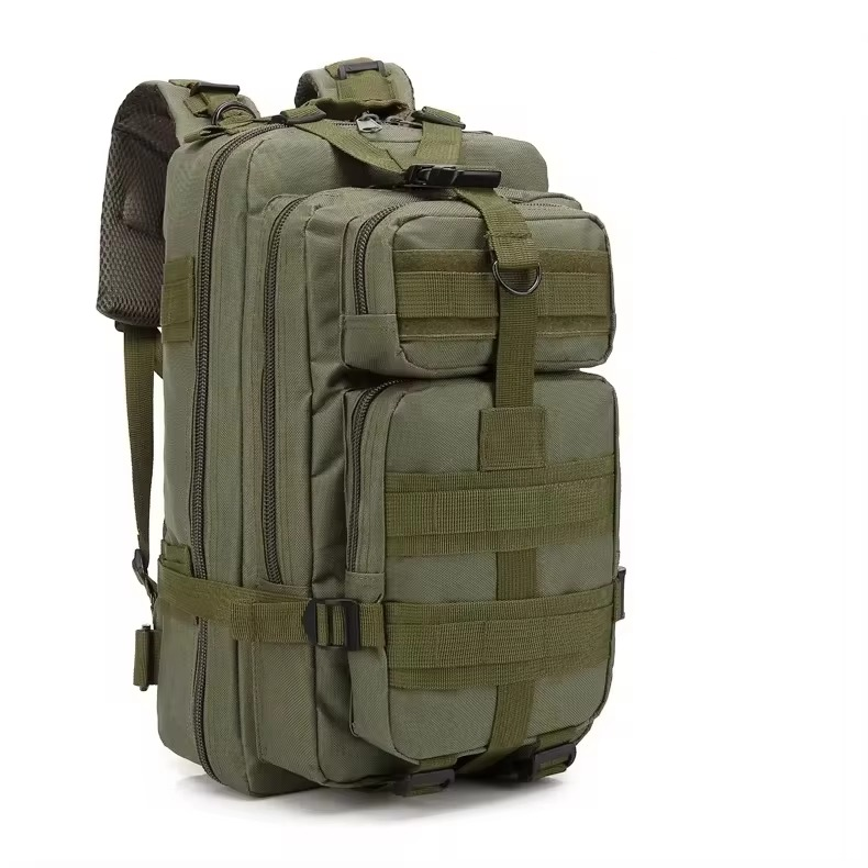 Mochila tática para atividades ao ar livre — sistema MOLLE, design ergonómico