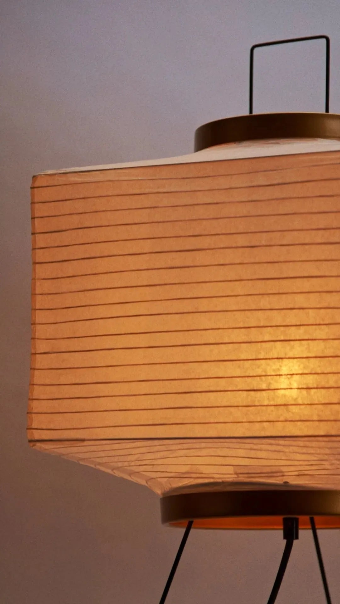 Stojací lampa Akari z rýžového papíru s geometrickým japonským designem, bílá