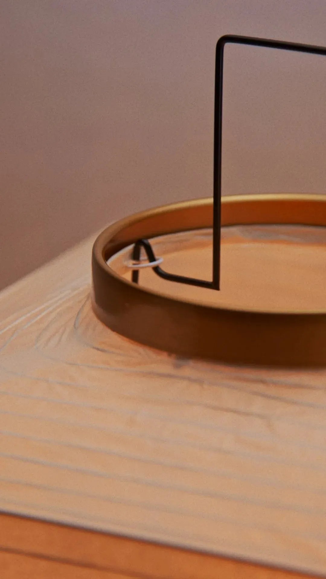 Stojací lampa Akari z rýžového papíru s geometrickým japonským designem, bílá