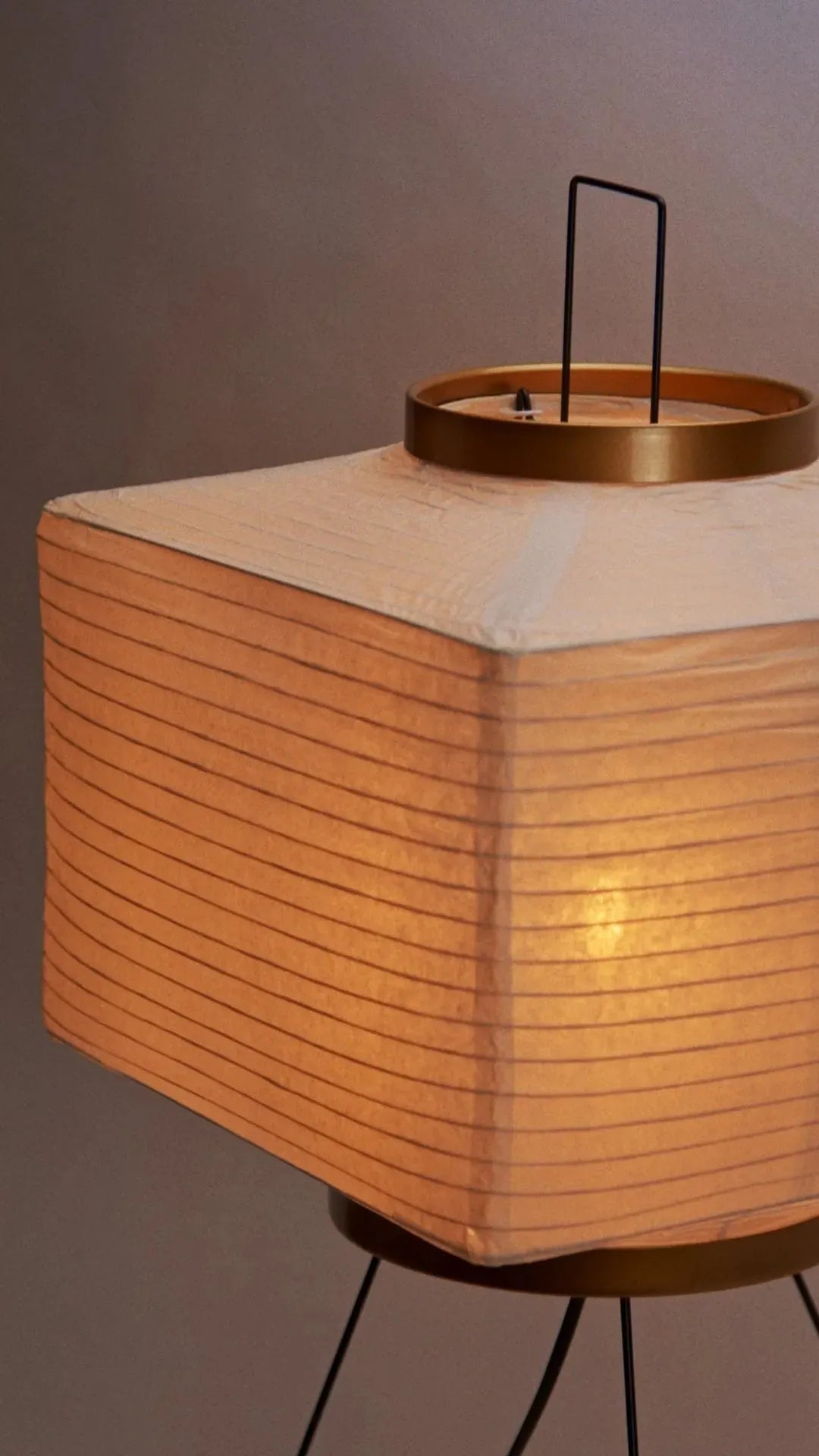 Stojací lampa Akari z rýžového papíru s geometrickým japonským designem, bílá