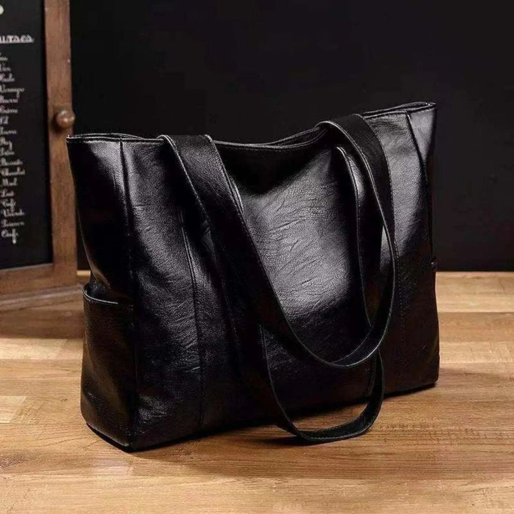 Mala de ombro elegante Luminora em pele — superfície lisa, charme retro