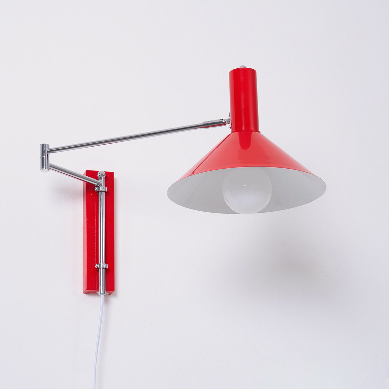 Industrial Style Adjustable Metal Lamp With Articulated Arm For Reading