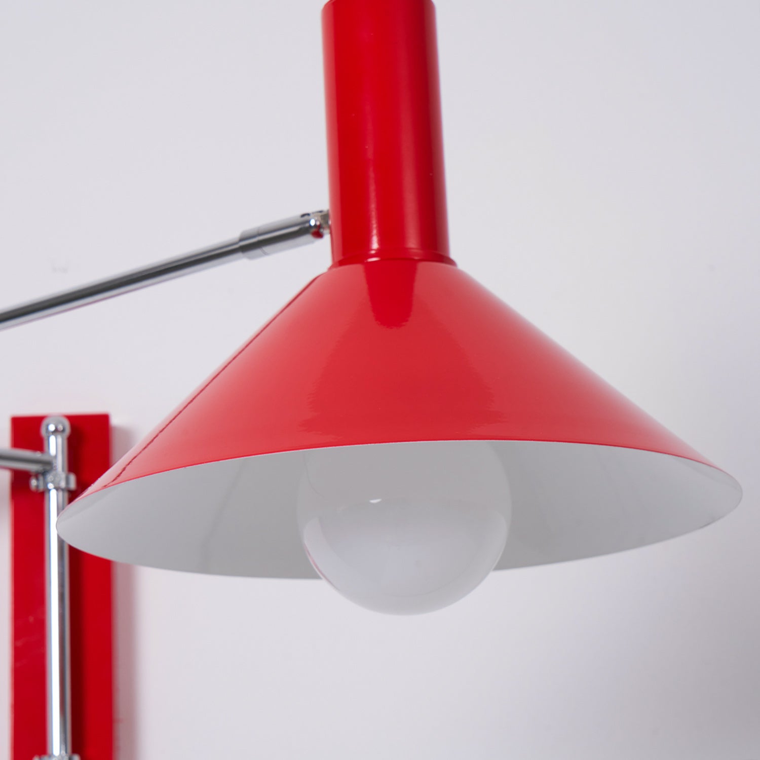 Industrial Style Adjustable Metal Lamp With Articulated Arm For Reading