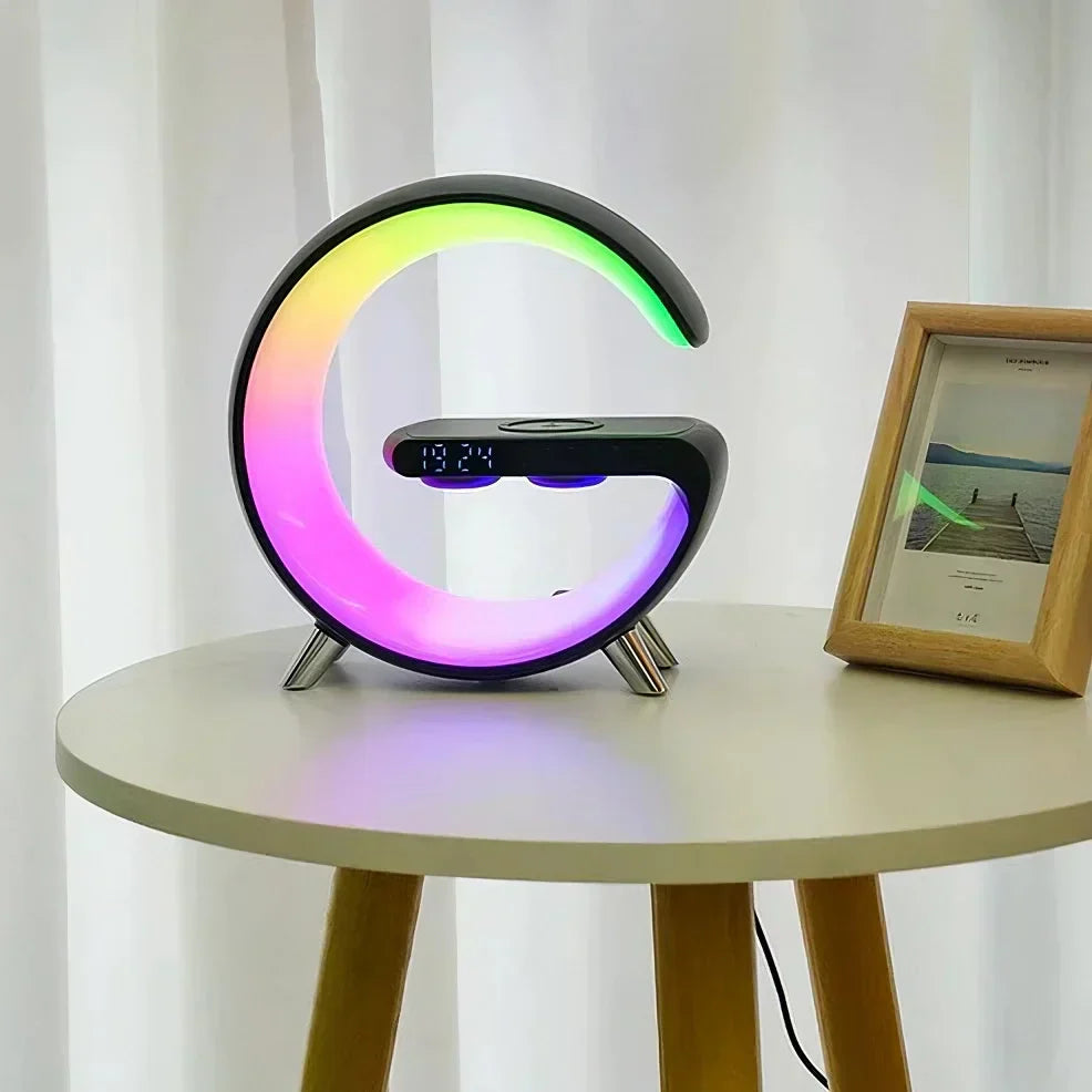 שעון מעורר לשולחן לילה עם תצוגת LED, רמקול Bluetooth ומטען אלחוטי