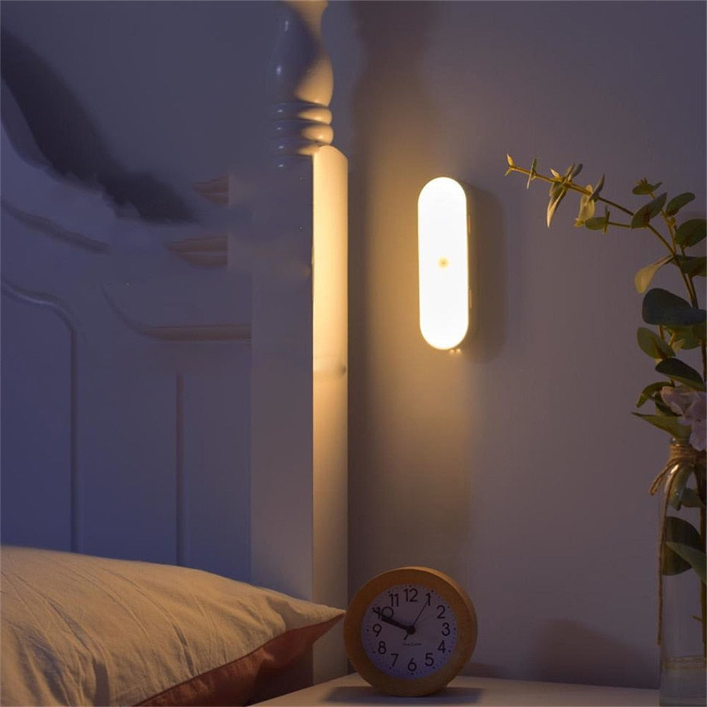 LED-Wandleuchte mit Bewegungssensor - per USB wiederaufladbar, batteriebetrieben