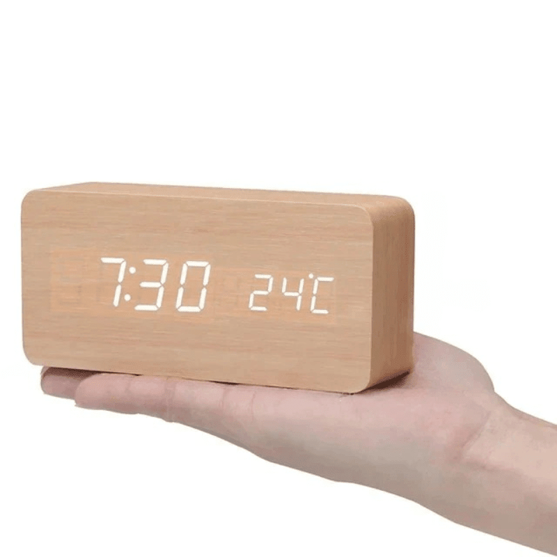 WoodSense Holzuhr – Einstellbare LED-Anzeige, sprachgesteuerte Bedienung, freihändiger Betrieb