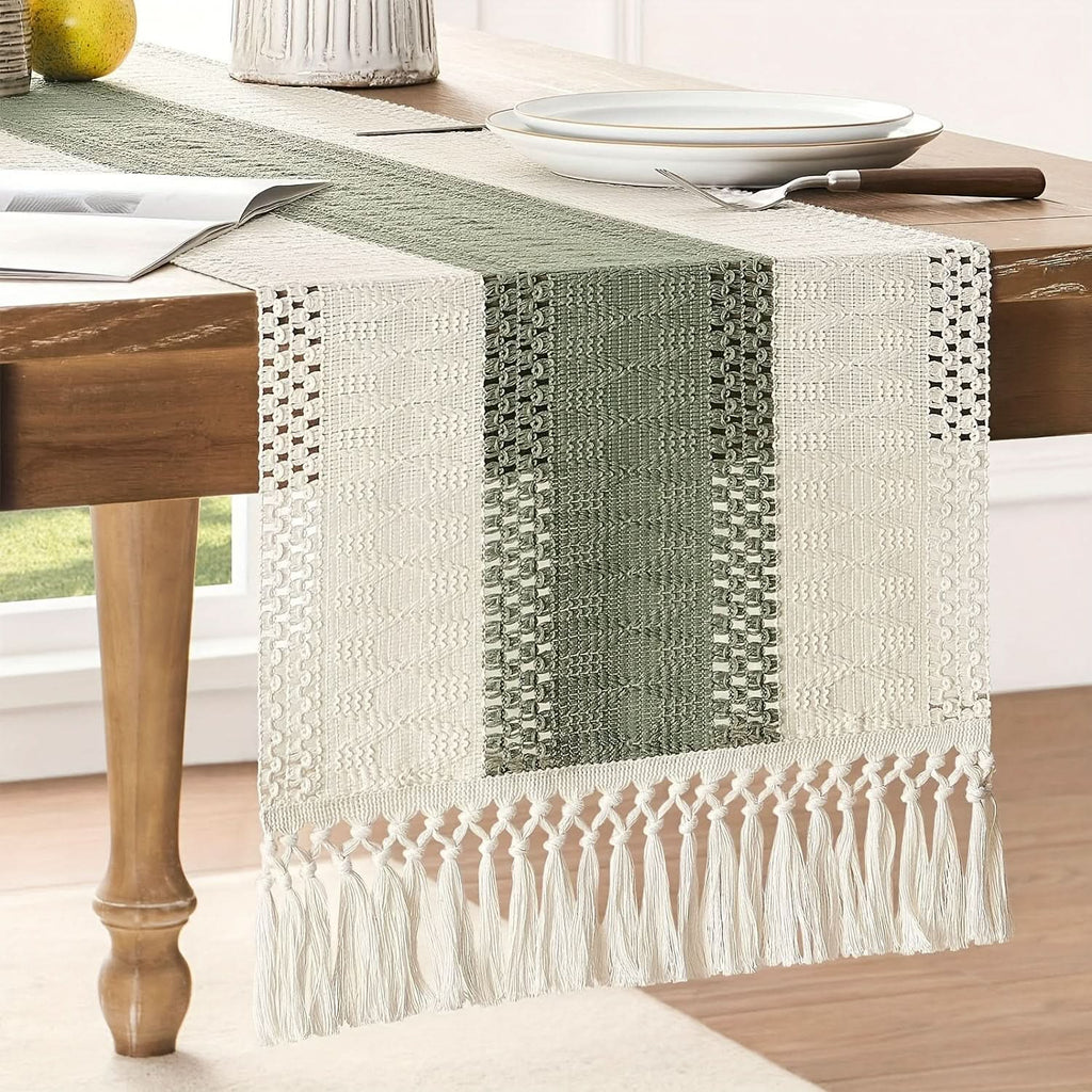 CasaLoom Chemin de table en macramé vert sauge — motif rayé tissé avec bords à pompons