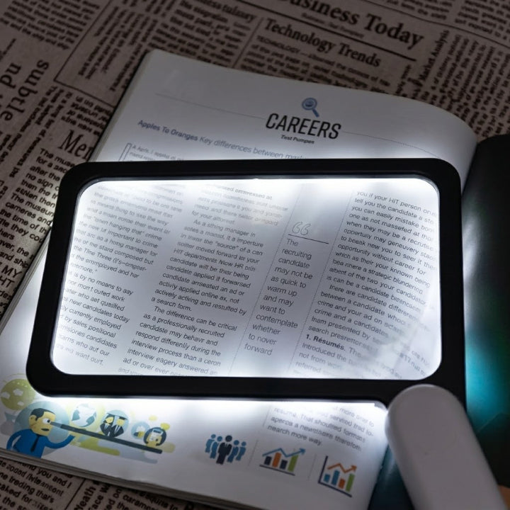 LED-es olvasónagyító — 5×-ös nagyítás, összecsukható kialakítás, 48 szabályozható fényerejű LED, 18.5 × 11.3 cm-es látófelület