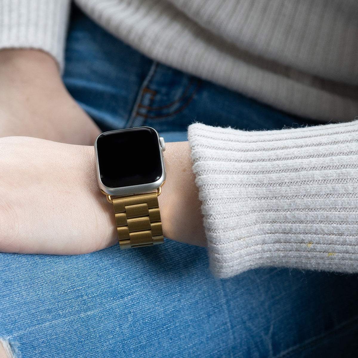 Bracelet doré en acier inoxydable pour Apple Watch — fermoir pliant robuste