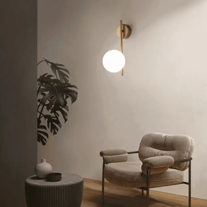 Globe-væglampe i industrielt aluminium med sort eller guldfarvet finish, 58 cm