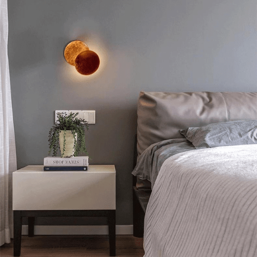 Lampada da parete per eclissi solare rotante in metallo dorato con LED