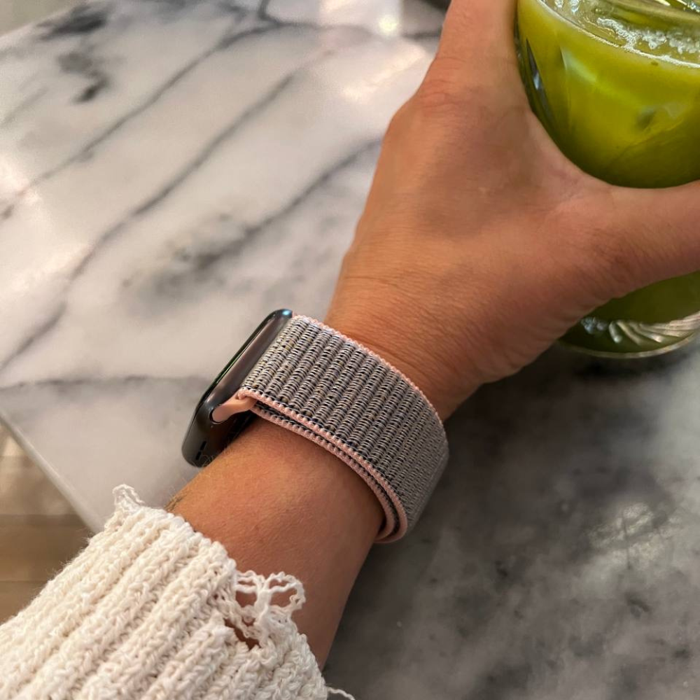 Cinturino ad anello in nylon rosa per Apple Watch — chiusura regolabile in velcro