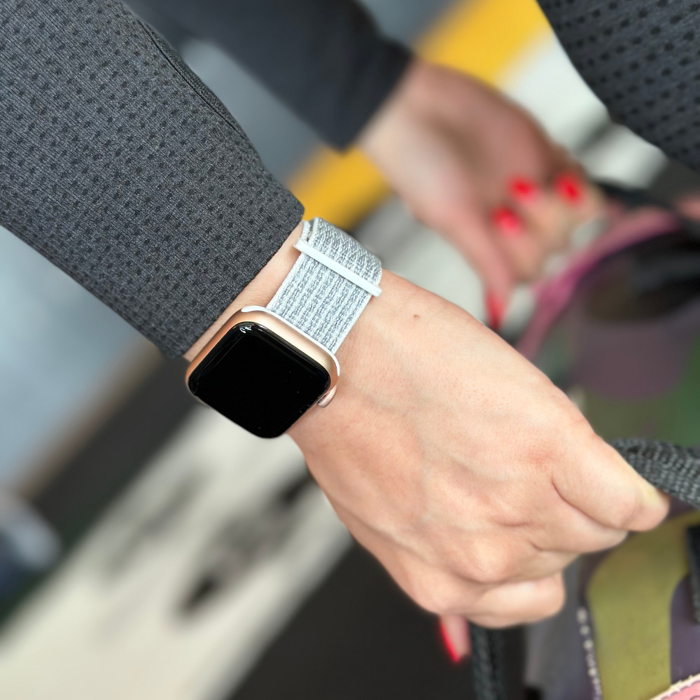 Apple Watch Nylon Loop-rem — hvid, justerbar velcrolukning