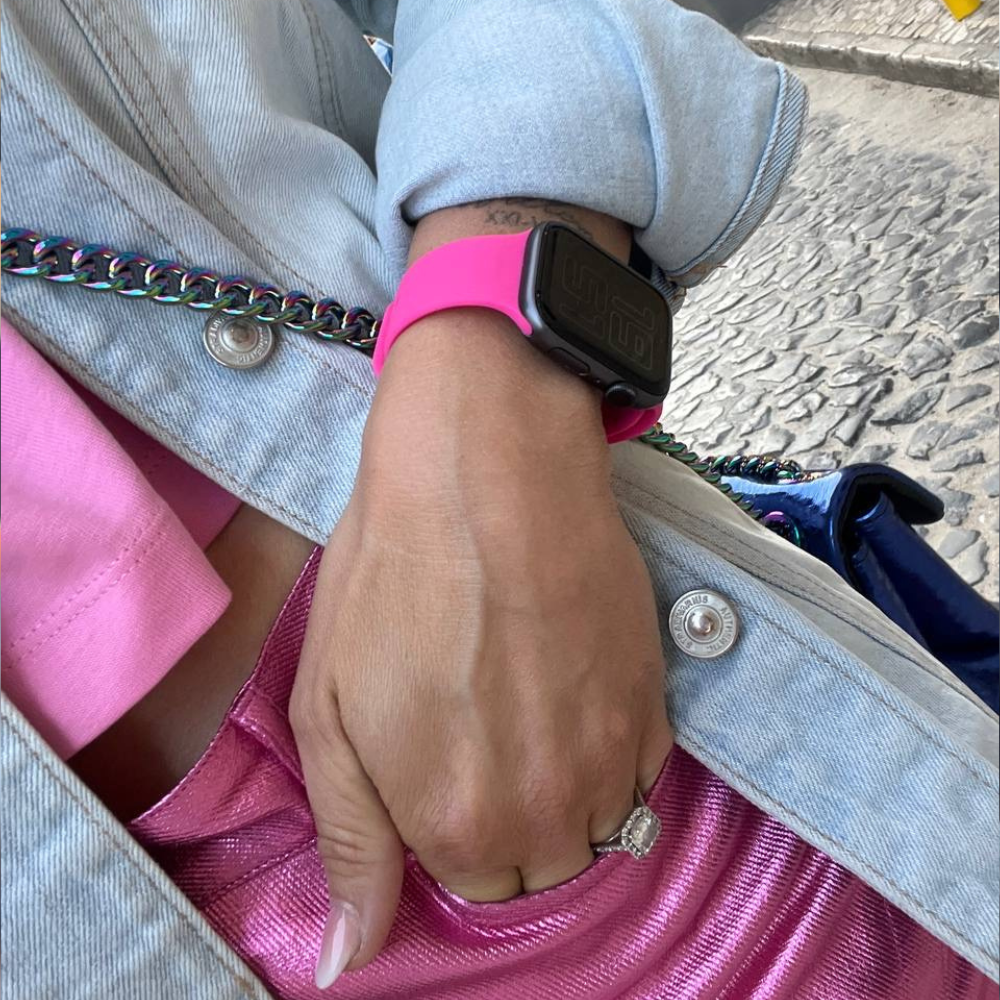 Apple Watch Classic siliconen band roze met dubbele lus en drukknopsluiting