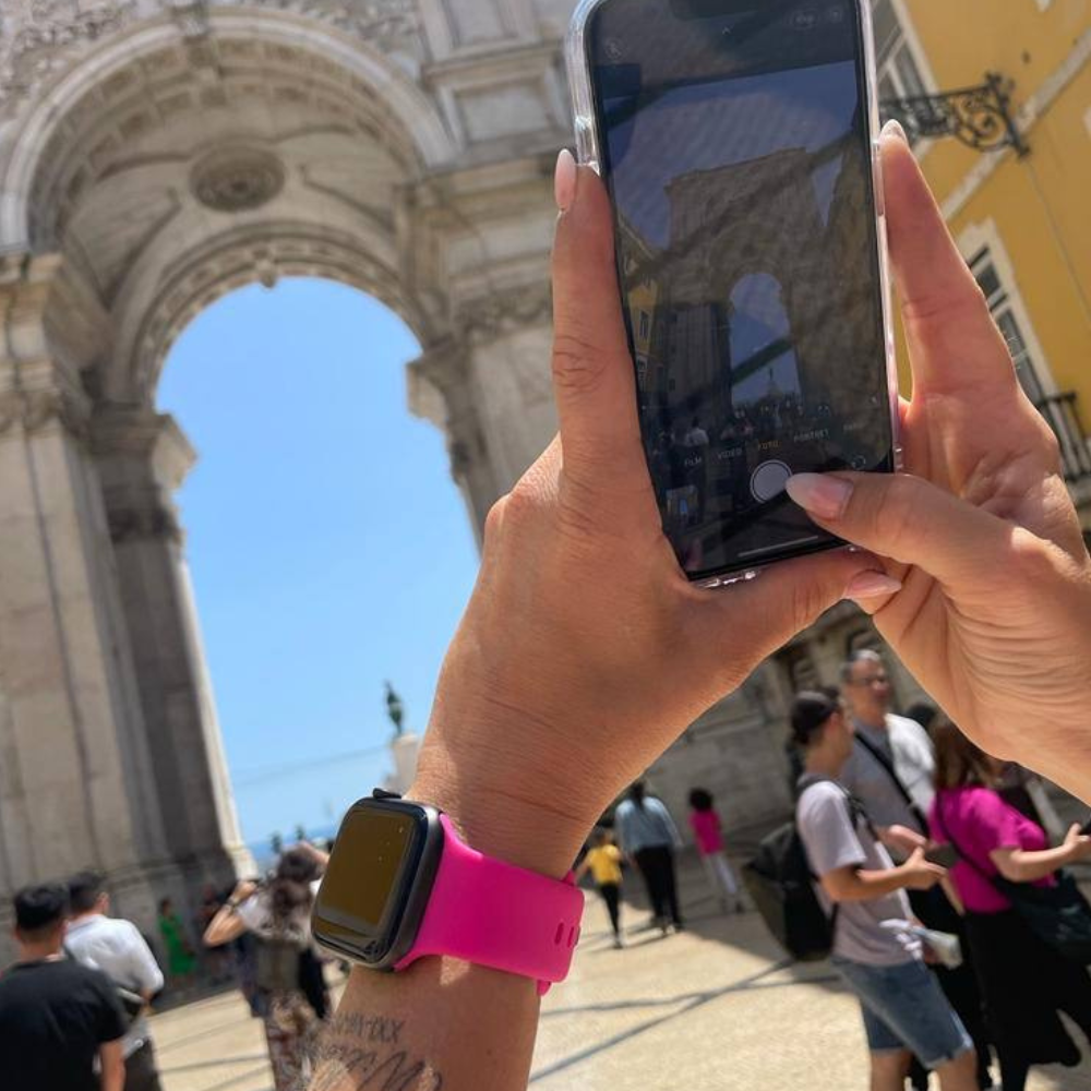 Apple Watch Classic siliconen band roze met dubbele lus en drukknopsluiting