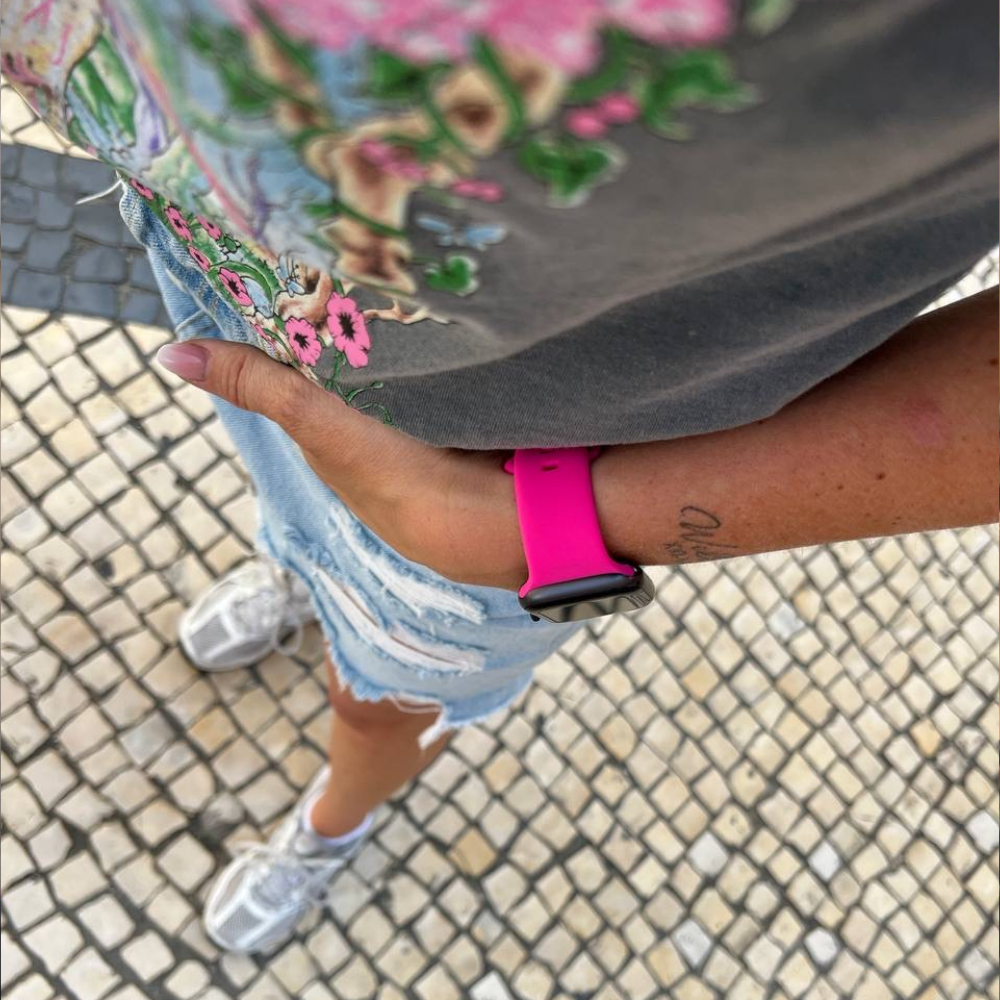 Apple Watch Classic siliconen band roze met dubbele lus en drukknopsluiting