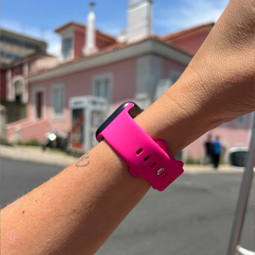 Apple Watch Classic siliconen band roze met dubbele lus en drukknopsluiting