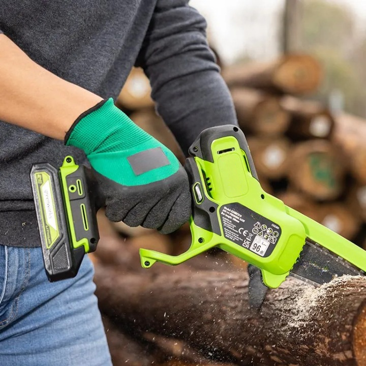 Motosierra a batería: ¡cortar madera de forma sencilla! | Ka-mostore